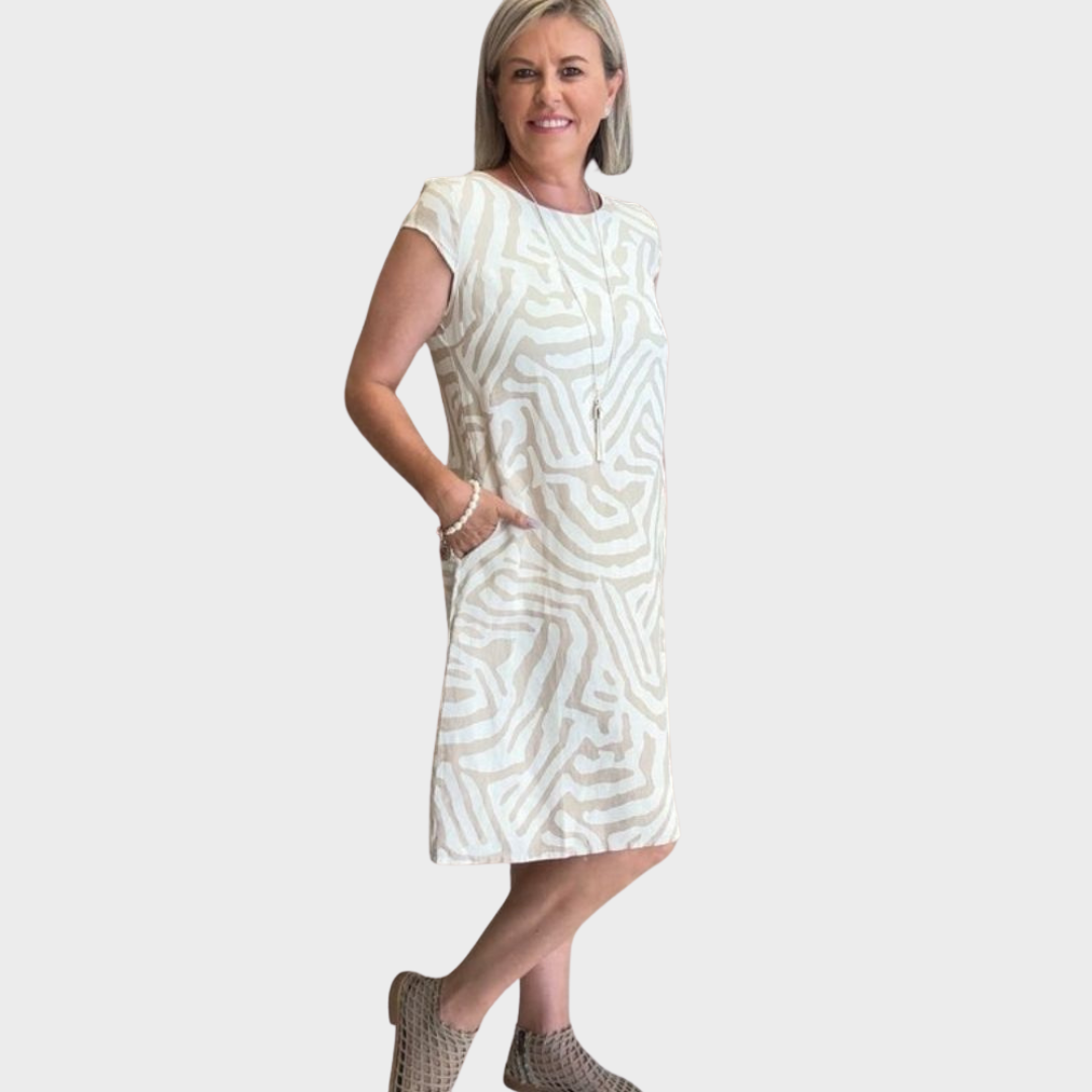 "Dora - Poletna obleka z okroglim izrezom" can be rewritten as "Dora - Poletna obleka z okroglo izrezano obliko".