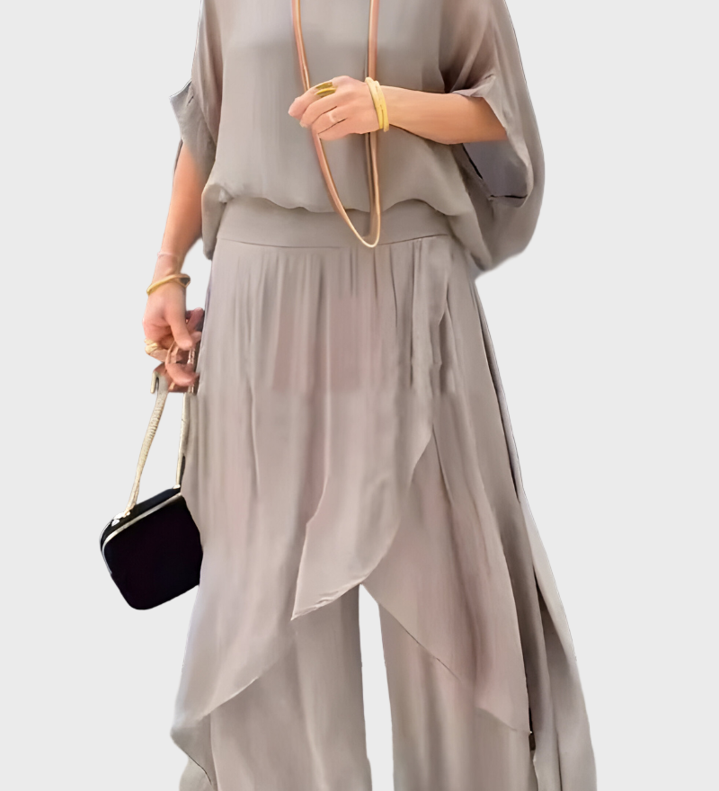 Široka bluzo in hlače z razrezom – dvodelni komplet iz šifona