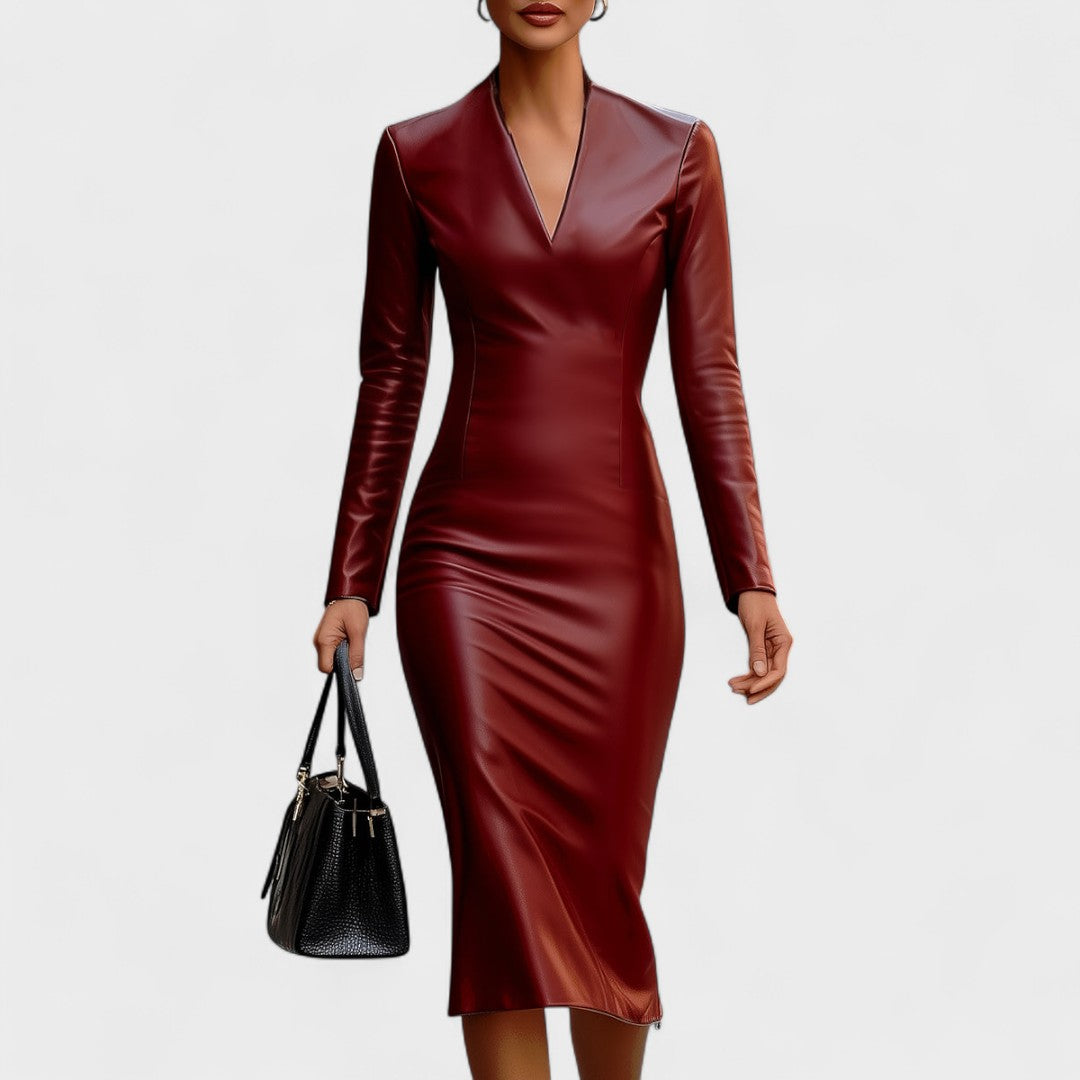 Lada - Oprijeta obleka iz umetnega usnja" lahko prepišemo takole:

 "Lada - Oblikovana obleka iz umetnega usnja