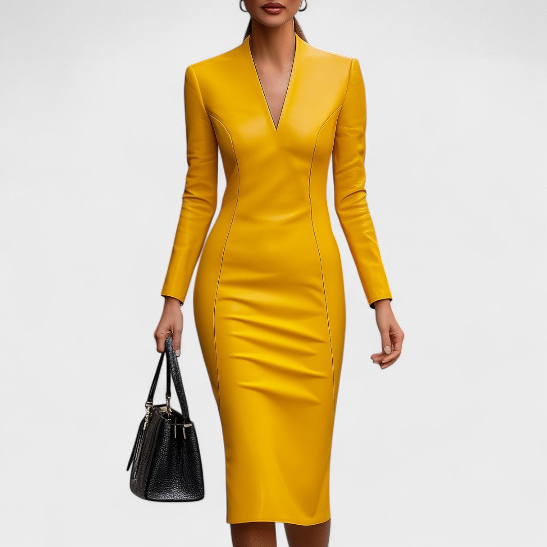 Lada - Oprijeta obleka iz umetnega usnja" lahko prepišemo takole:

 "Lada - Oblikovana obleka iz umetnega usnja