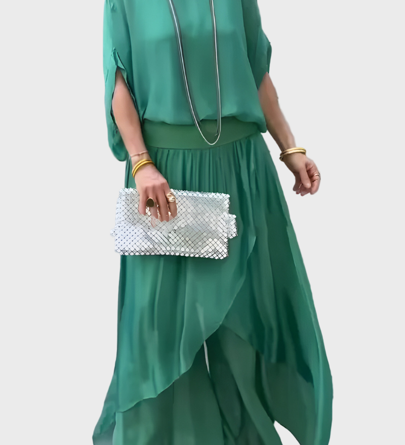 Široka bluzo in hlače z razrezom – dvodelni komplet iz šifona