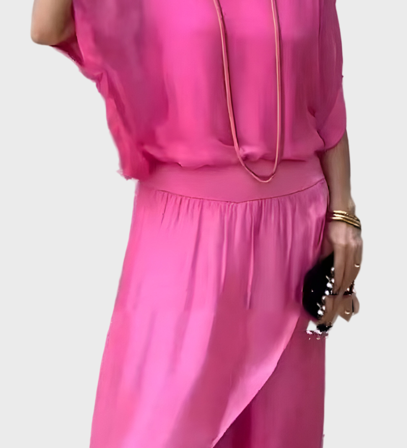 Široka bluzo in hlače z razrezom – dvodelni komplet iz šifona