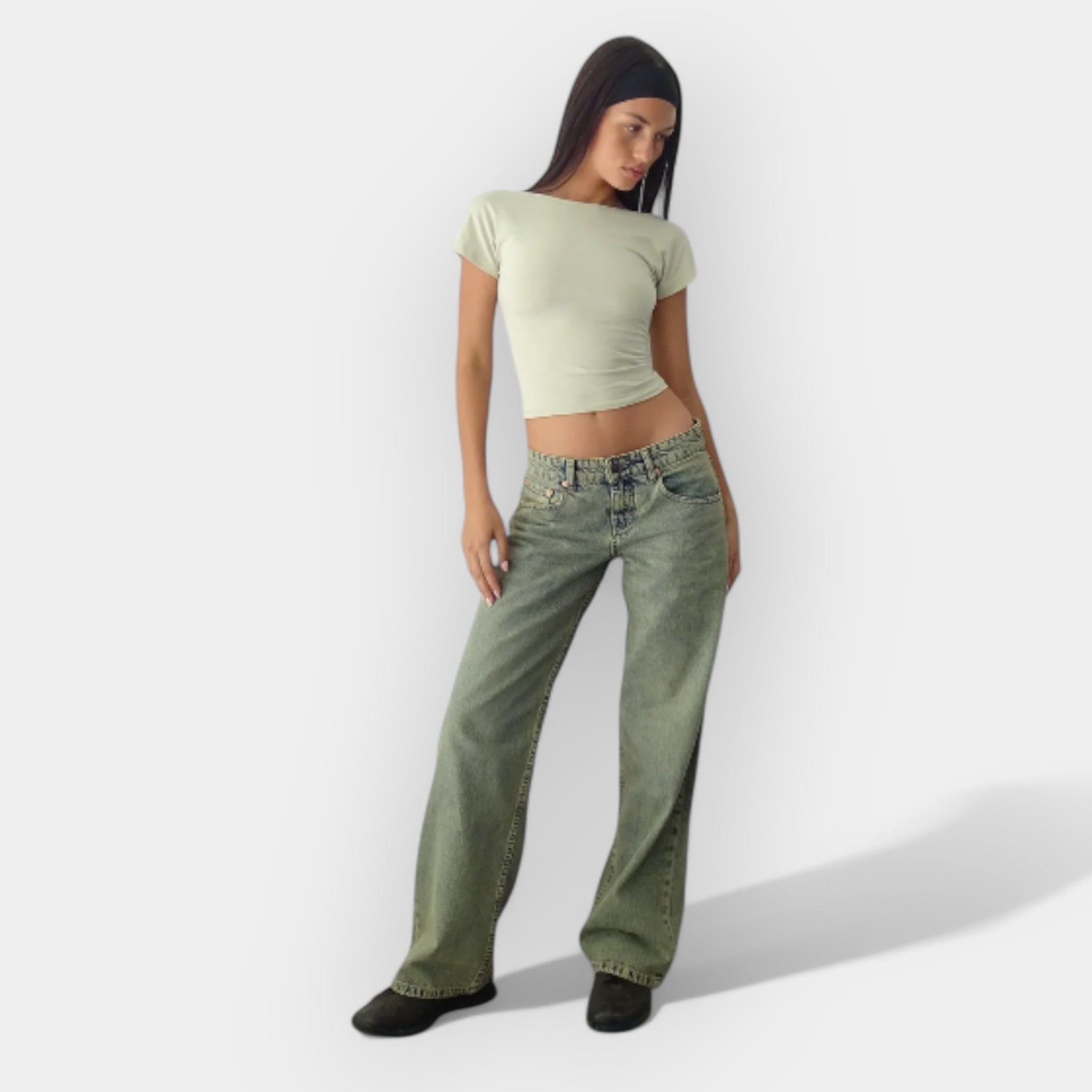 Hlače džins, nizkega pasu.