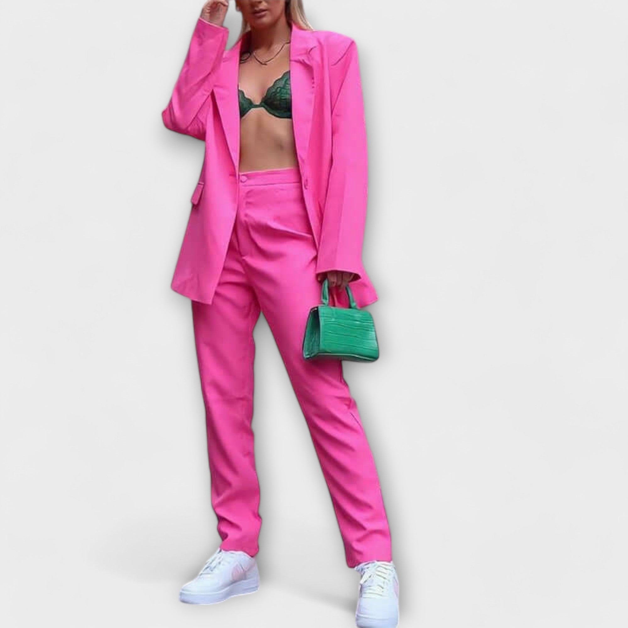 Gaidvilė Ženski Elegantiškas Kostiumas Verslo ir Kasdieniam Stiliui