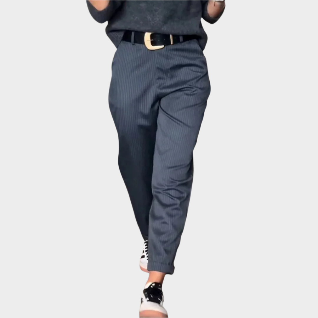 Elegantne hlače z naberkami