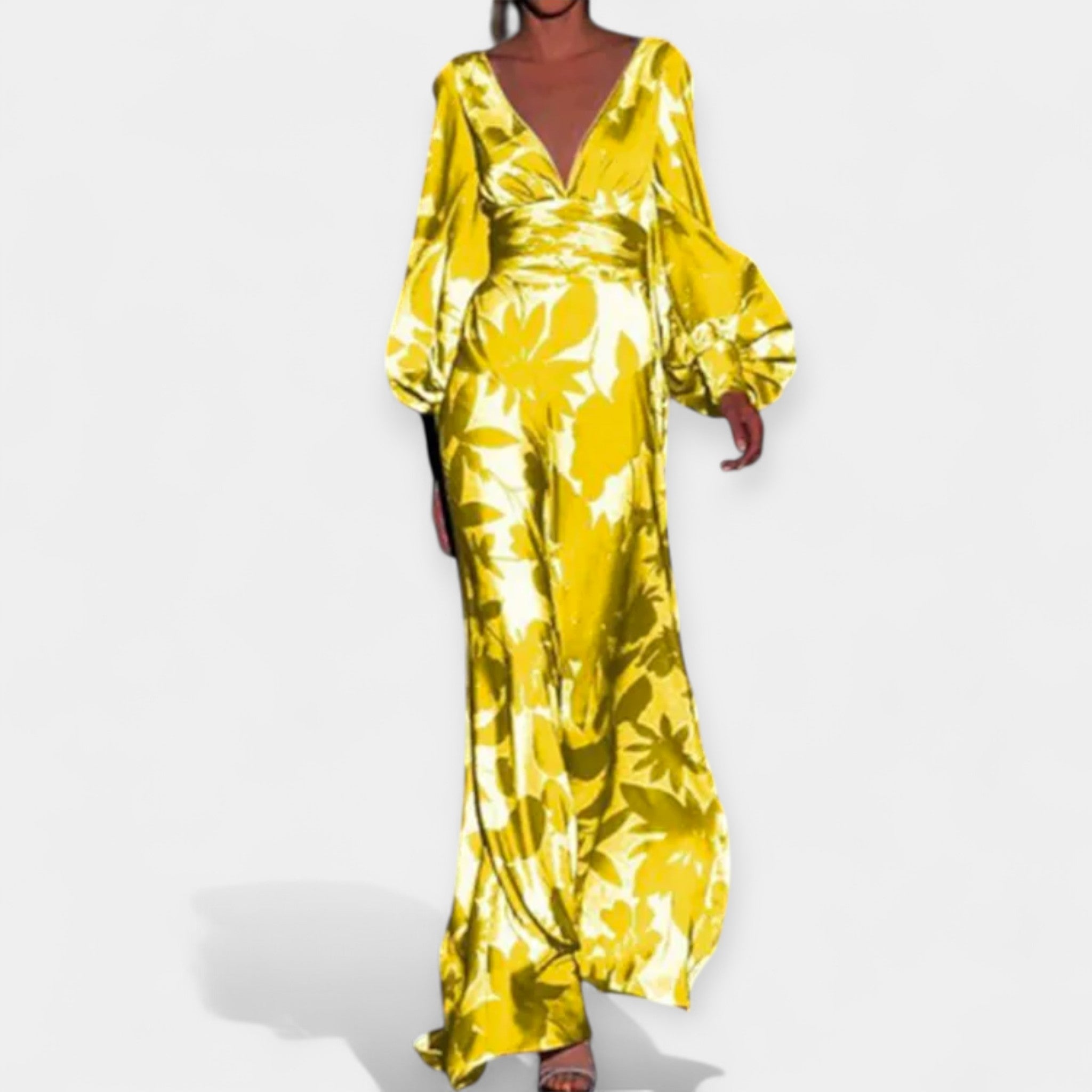 Haljina z lahkotnimi detajli