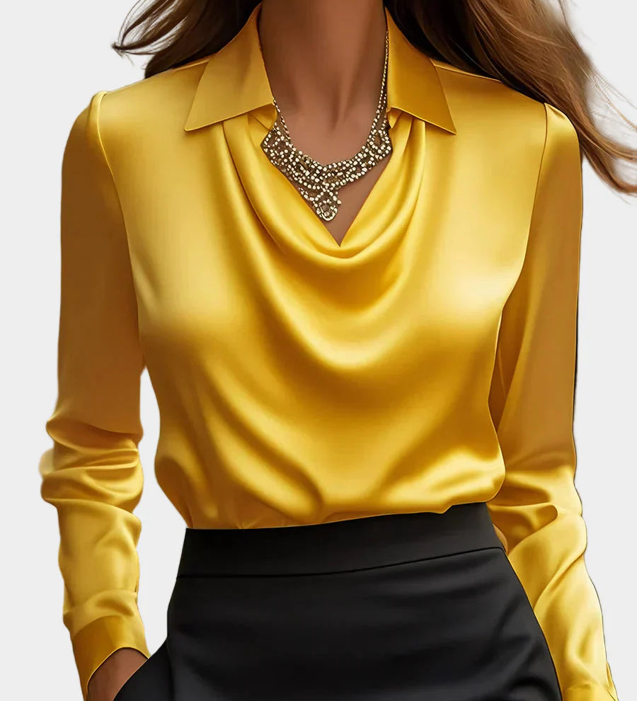 Elegantna bela satenska bluzna s drapiranim izrezom