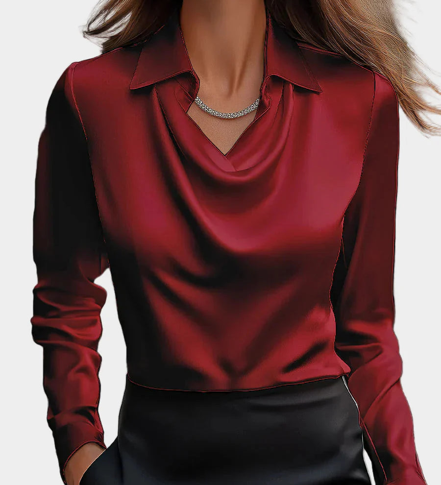 Elegantna bela satenska bluzna s drapiranim izrezom