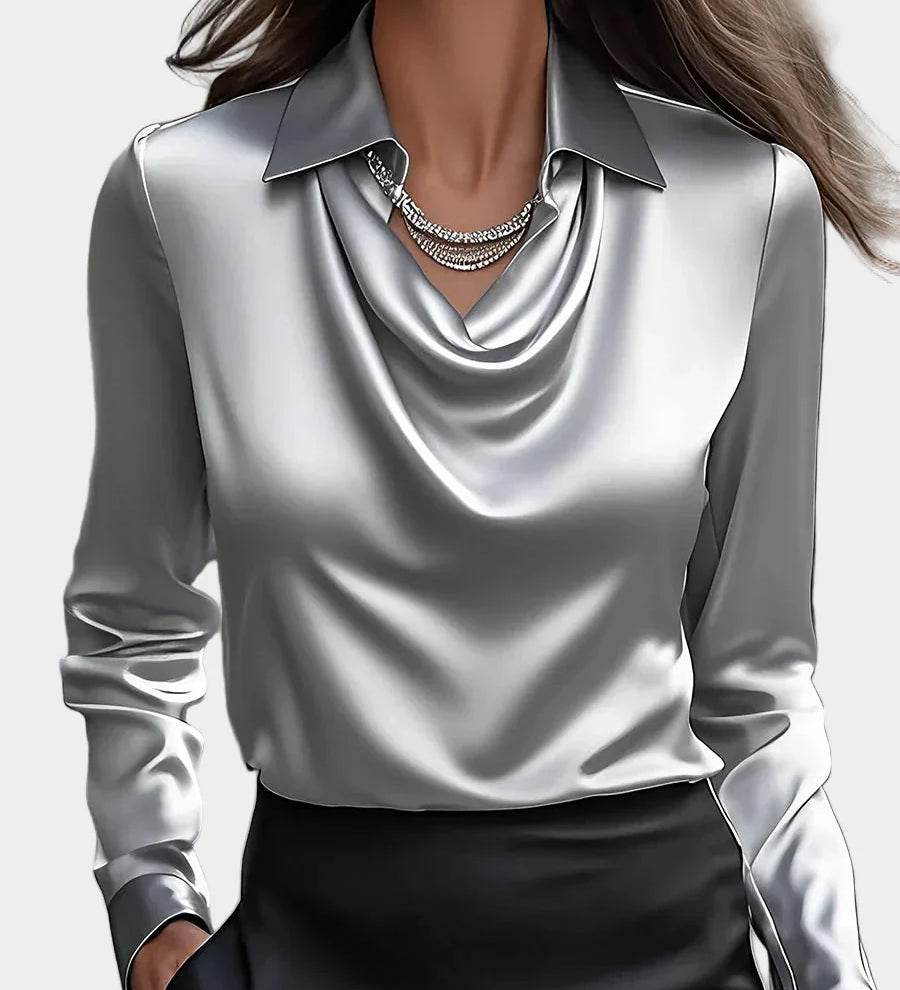 Elegantna bela satenska bluzna s drapiranim izrezom