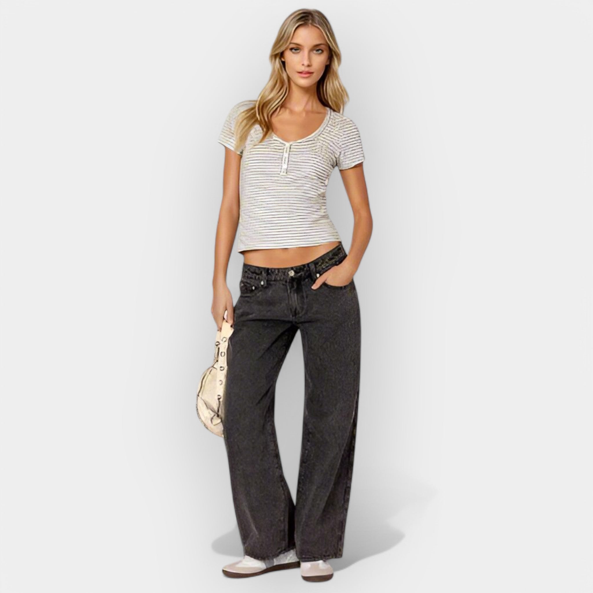 Hlače džins, nizkega pasu.