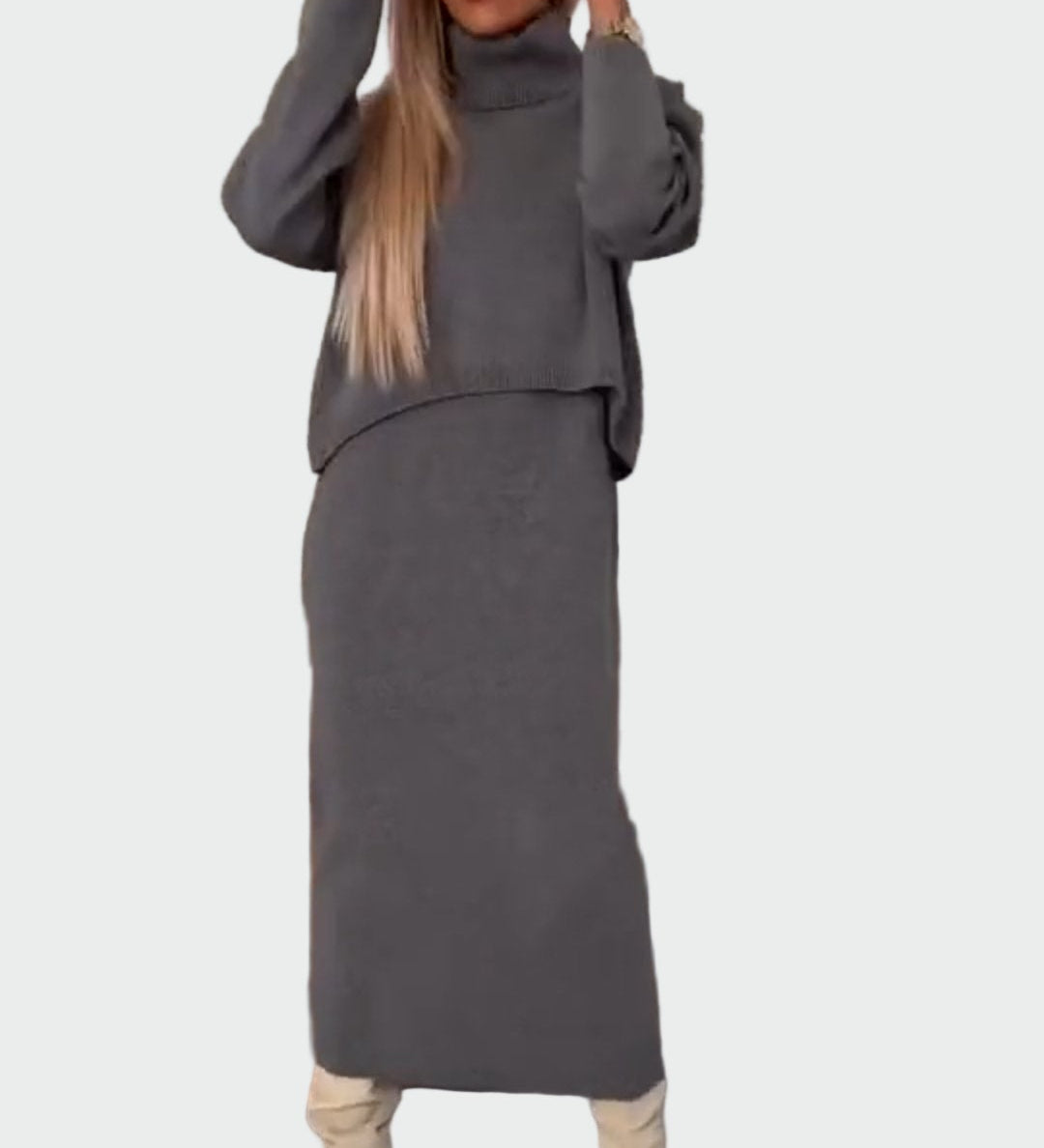 Komplet obleke in puloverja z ovratnikom