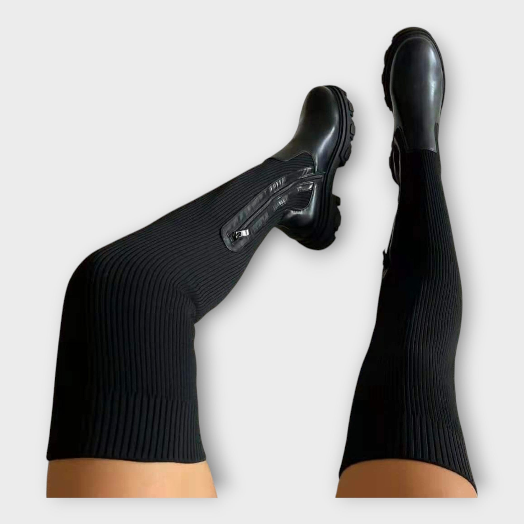 Moderne čizme z minimalističnim dizajnom