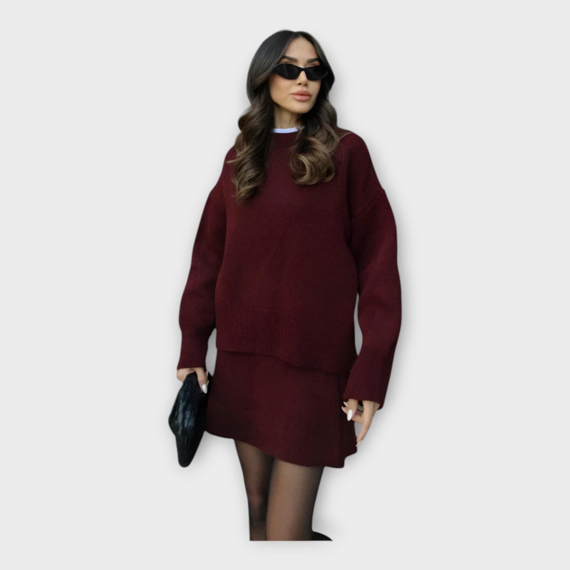 Komplet pletene bluze in krila s sodobnim dizajnom