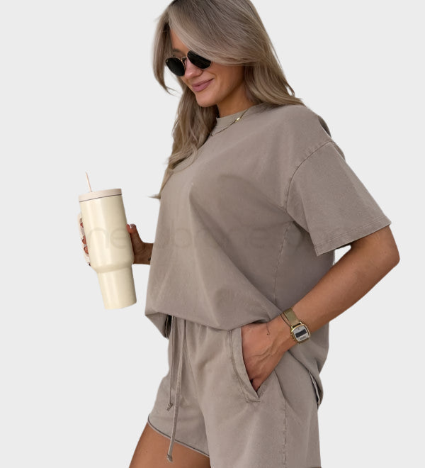 Ležerna kombinacija s puloverjem in hlačami jogger