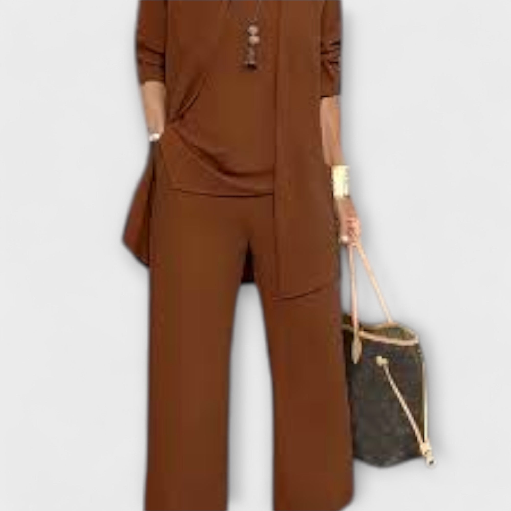 Komplet udobnega triodelnega kompleta