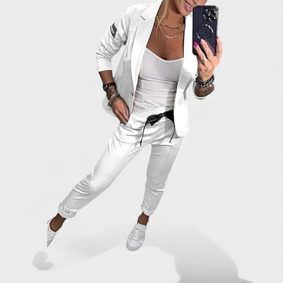 Karolina Prilagojen Set z Mehkim Blejzerjem in Hlačami