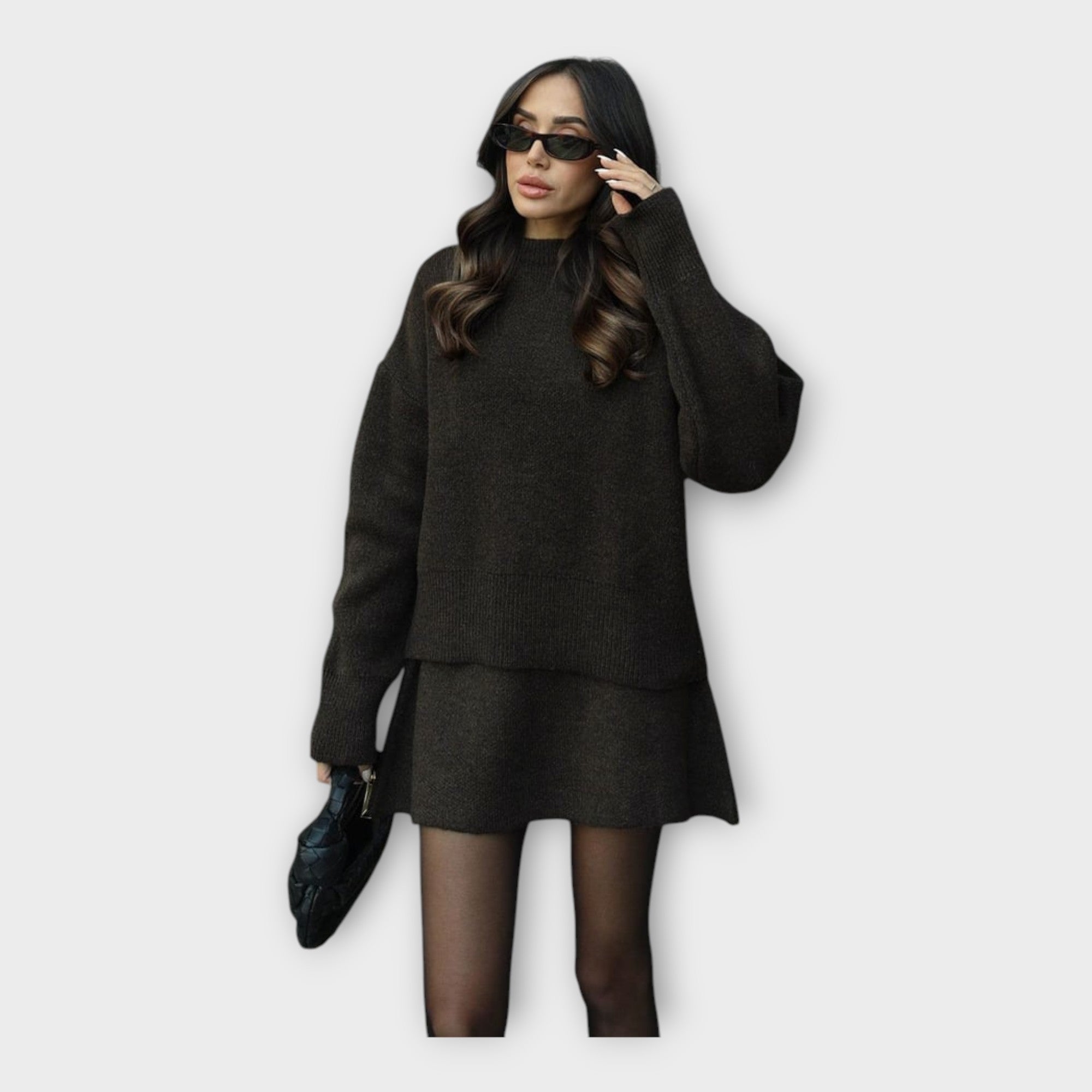 Komplet pletene bluze in krila s sodobnim dizajnom