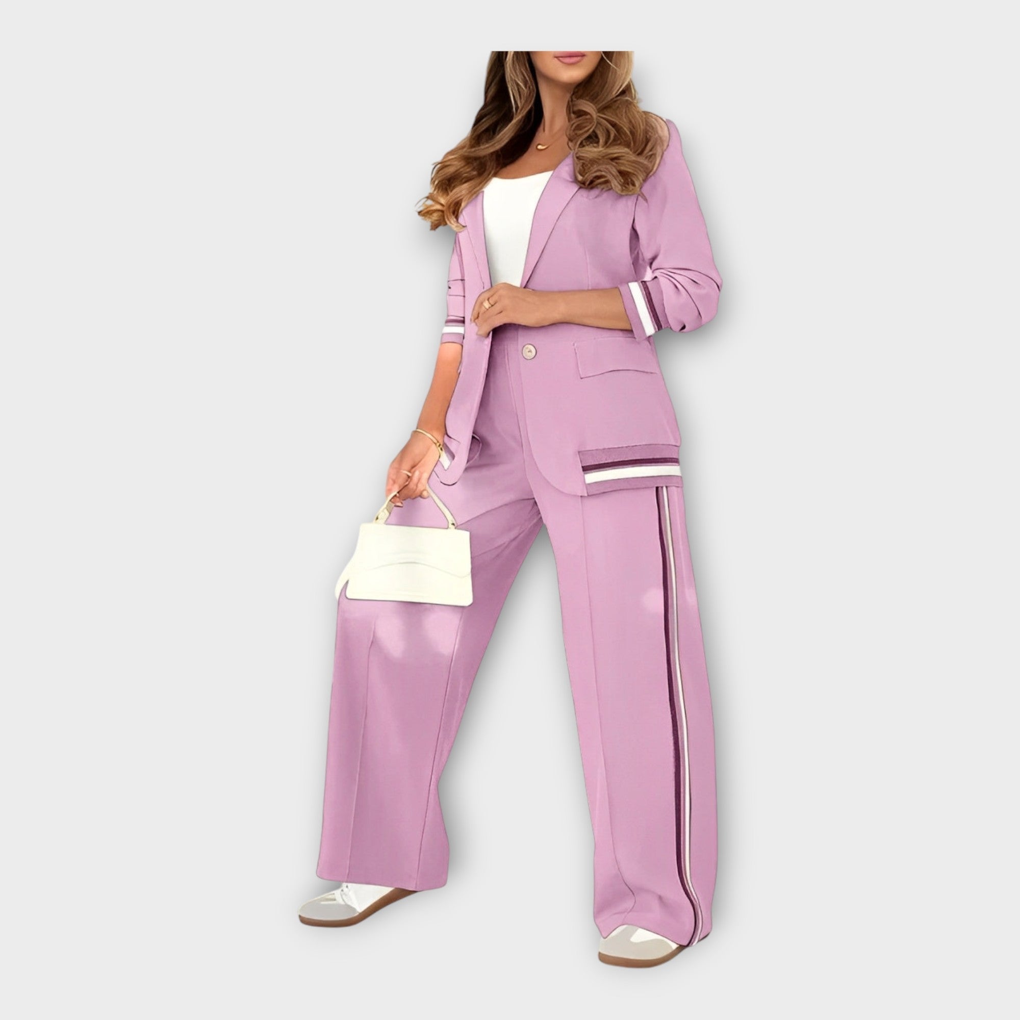 Komplet s jakno in hlačami