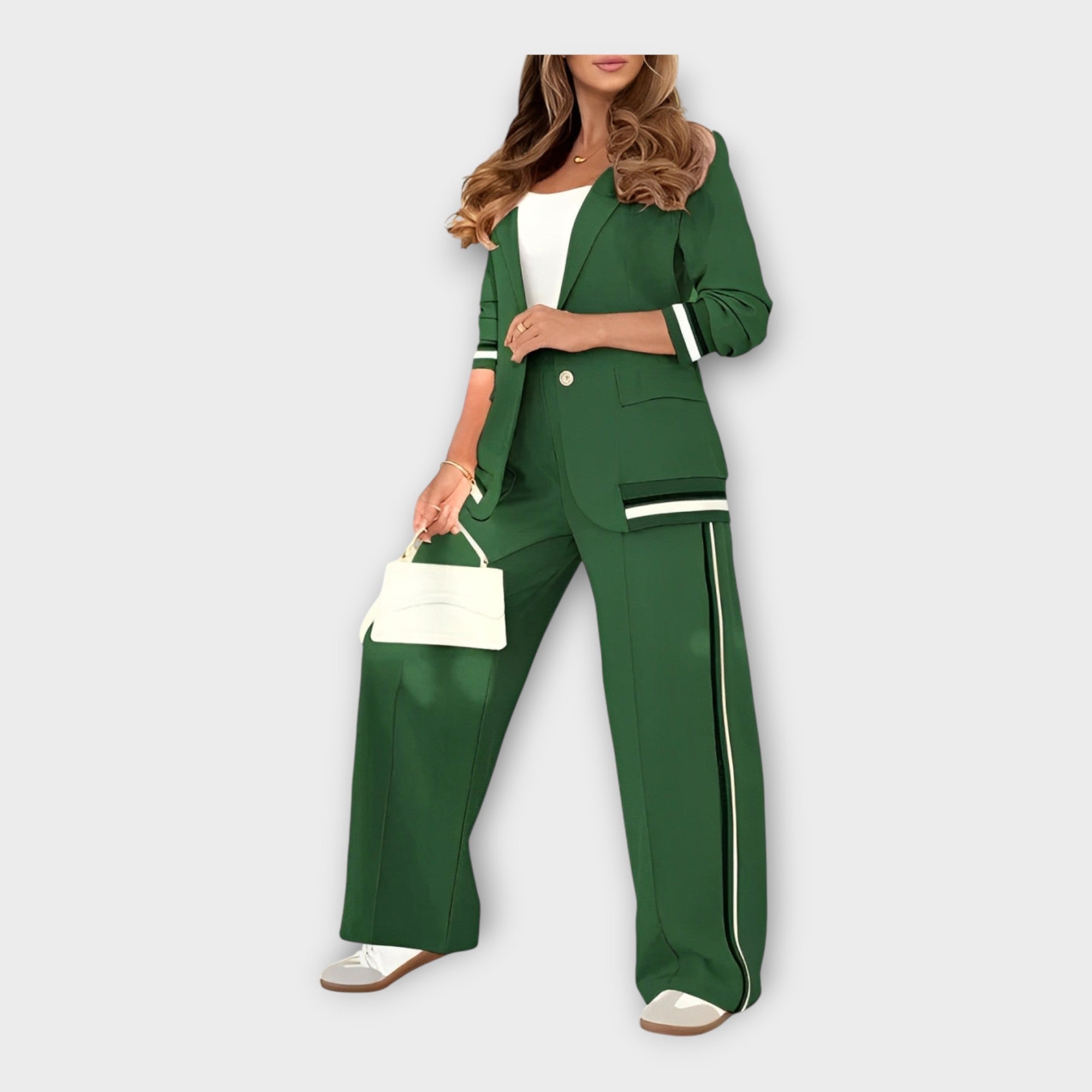 Komplet s jakno in hlačami