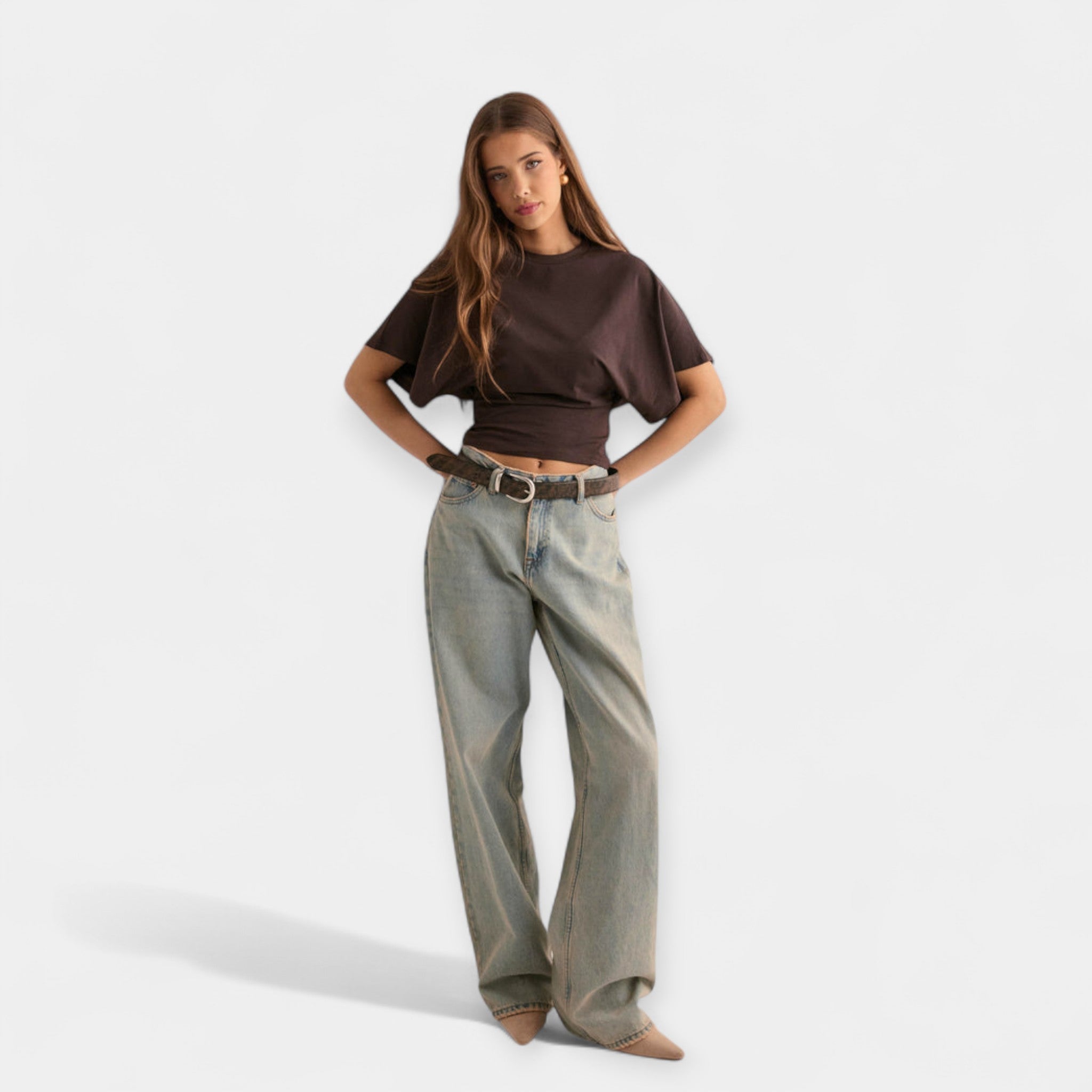 Bluzo z lahkotnimi, širokimi rokavi