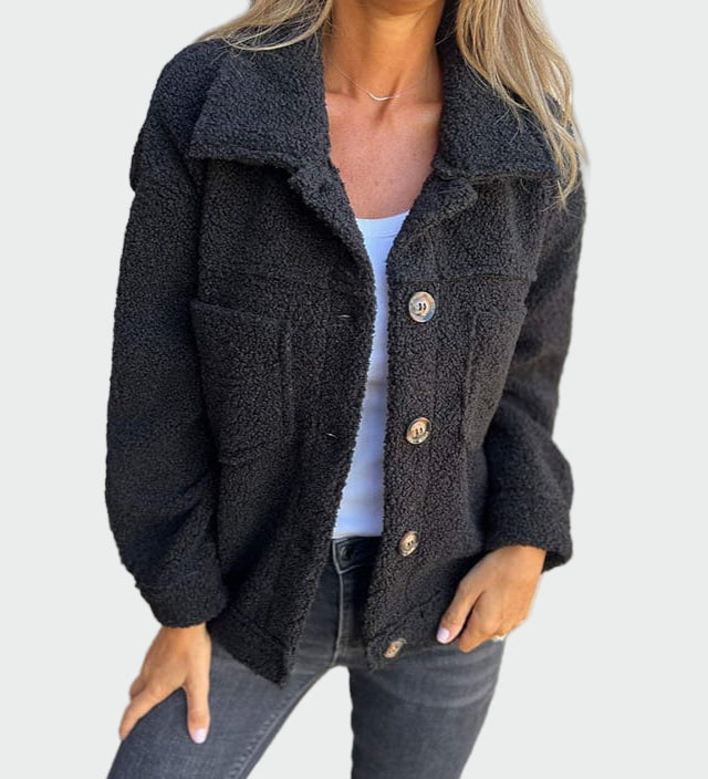 Elegantni in topli plašč za jesen.