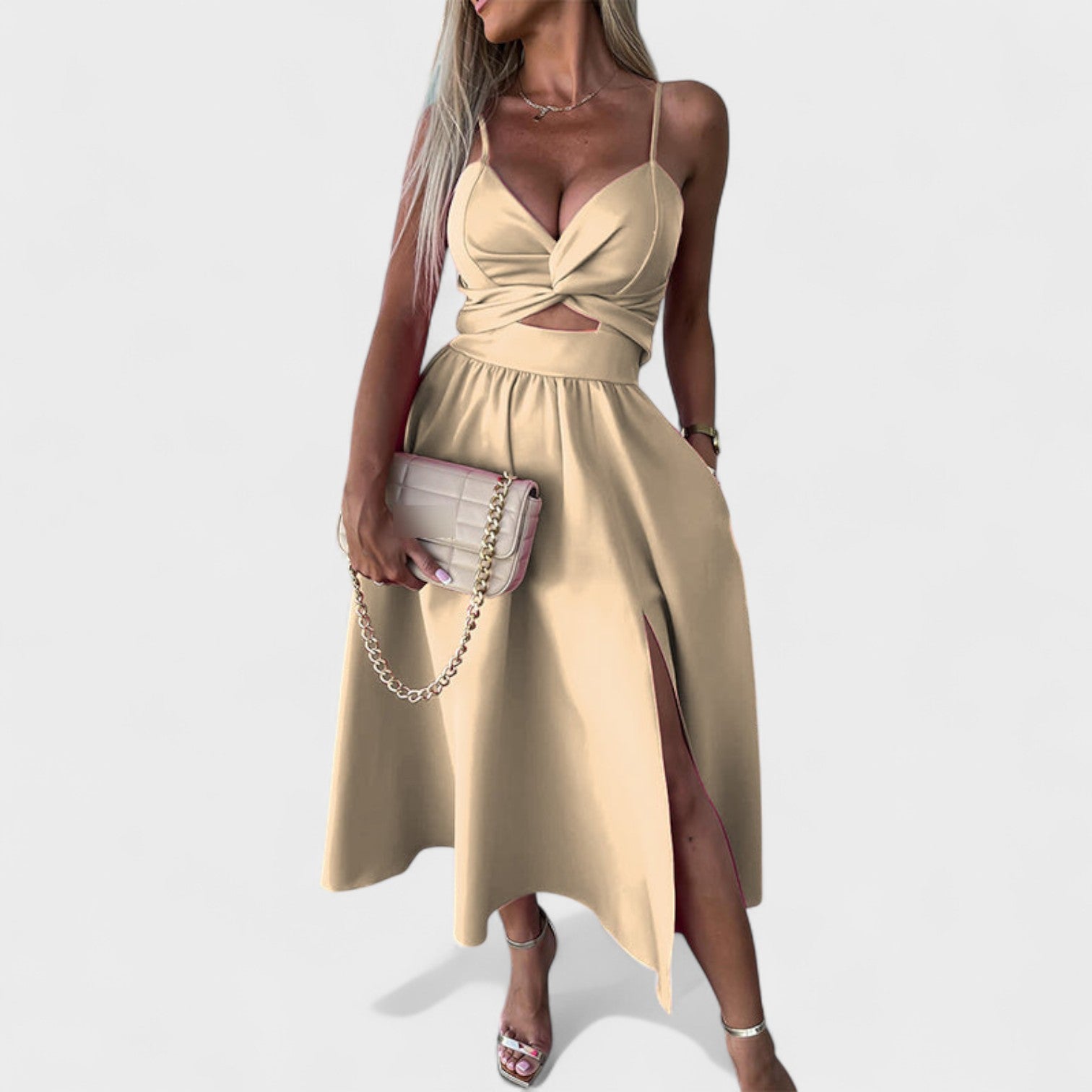 "Margarida – Poletna Obleka z Razporkom" bi se lahko prepisala kot "Margarida – Poletna Obleka s Stranskim Razporkom".